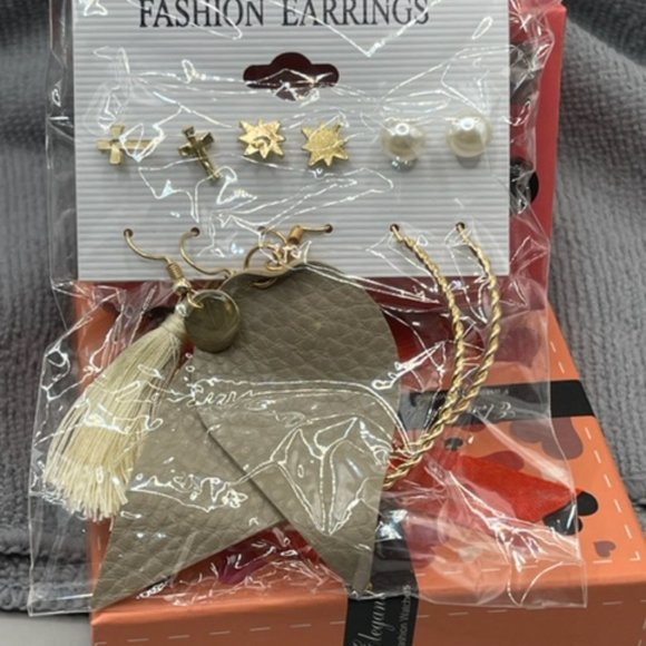 New 12 Pairs earrings plus FREE SUNGLASSES - Picture 1 of 5